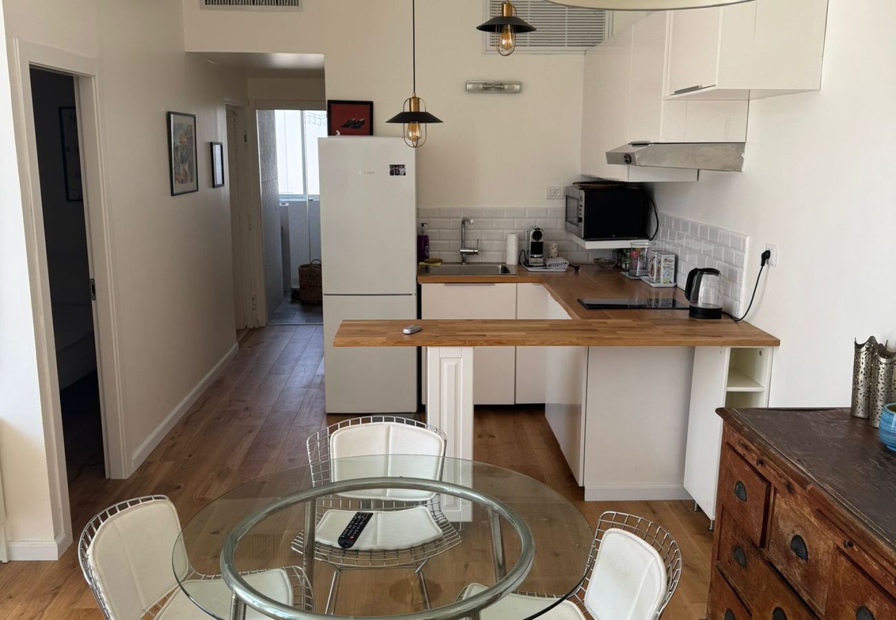 Apartment in Tel Aviv - Jaffa - Lovely 2BR with Balcony at Gordon Beach by FeelHome