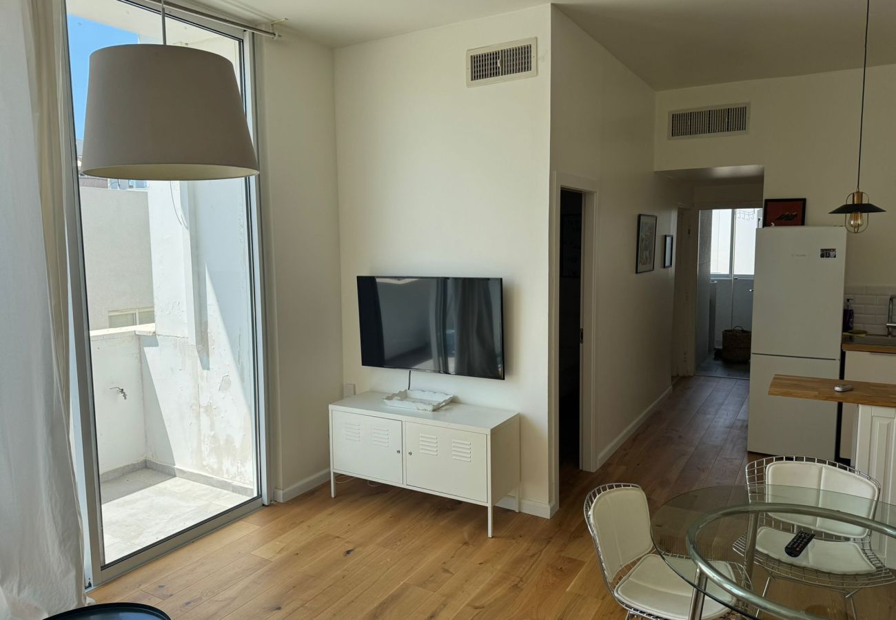 Apartment in Tel Aviv - Jaffa - Lovely 2BR with Balcony at Gordon Beach by FeelHome