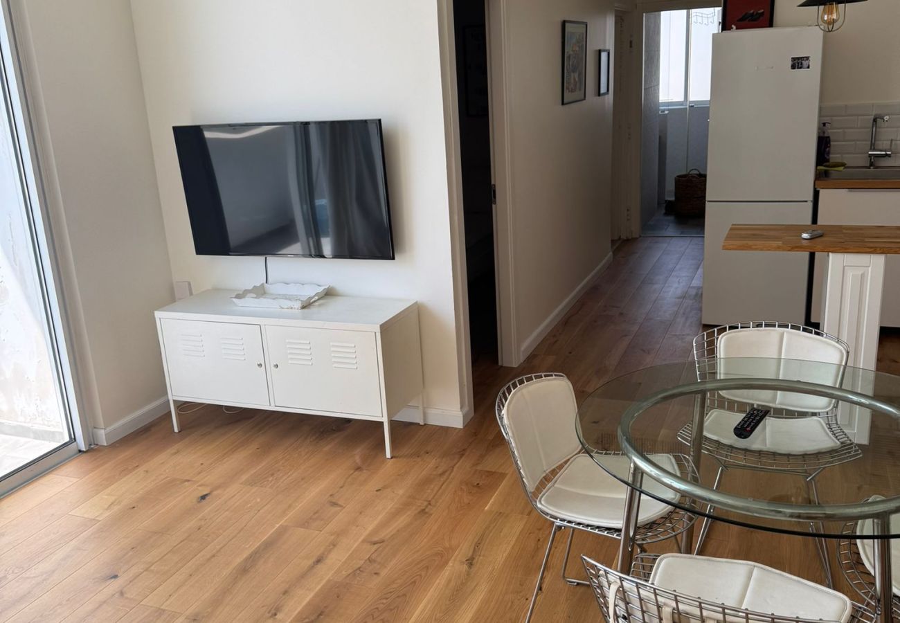 Apartment in Tel Aviv - Jaffa - Lovely 2BR with Balcony at Gordon Beach by FeelHome