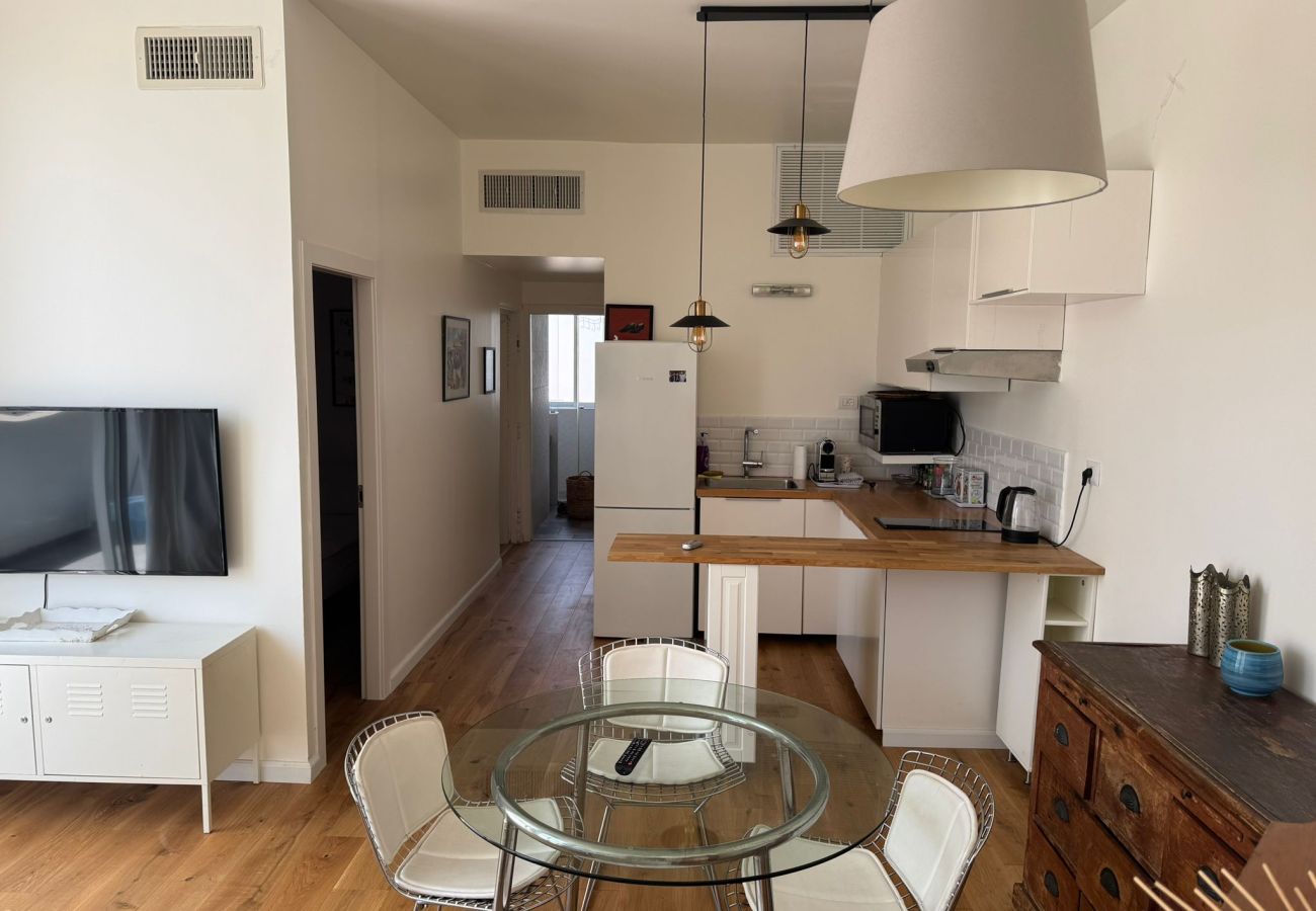Apartment in Tel Aviv - Jaffa - Lovely 2BR with Balcony at Gordon Beach by FeelHome