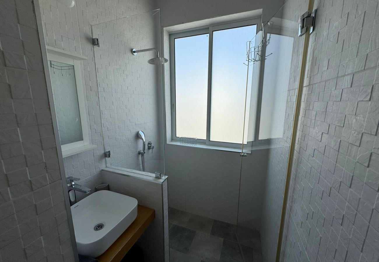 Apartment in Tel Aviv - Jaffa - Lovely 2BR with Balcony at Gordon Beach by FeelHome