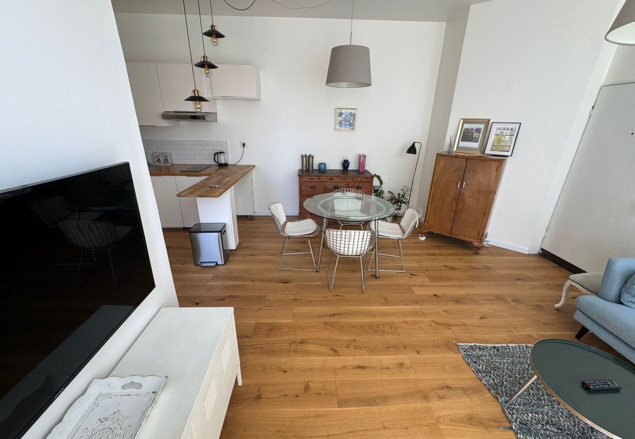 Apartment in Tel Aviv - Jaffa - Lovely 2BR with Balcony at Gordon Beach by FeelHome