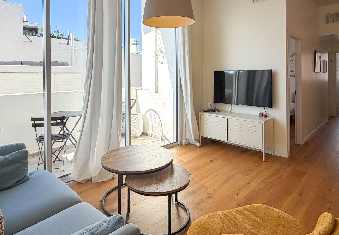 Apartment in Tel Aviv - Jaffa - Lovely 2BR with Balcony at Gordon Beach by FeelHome