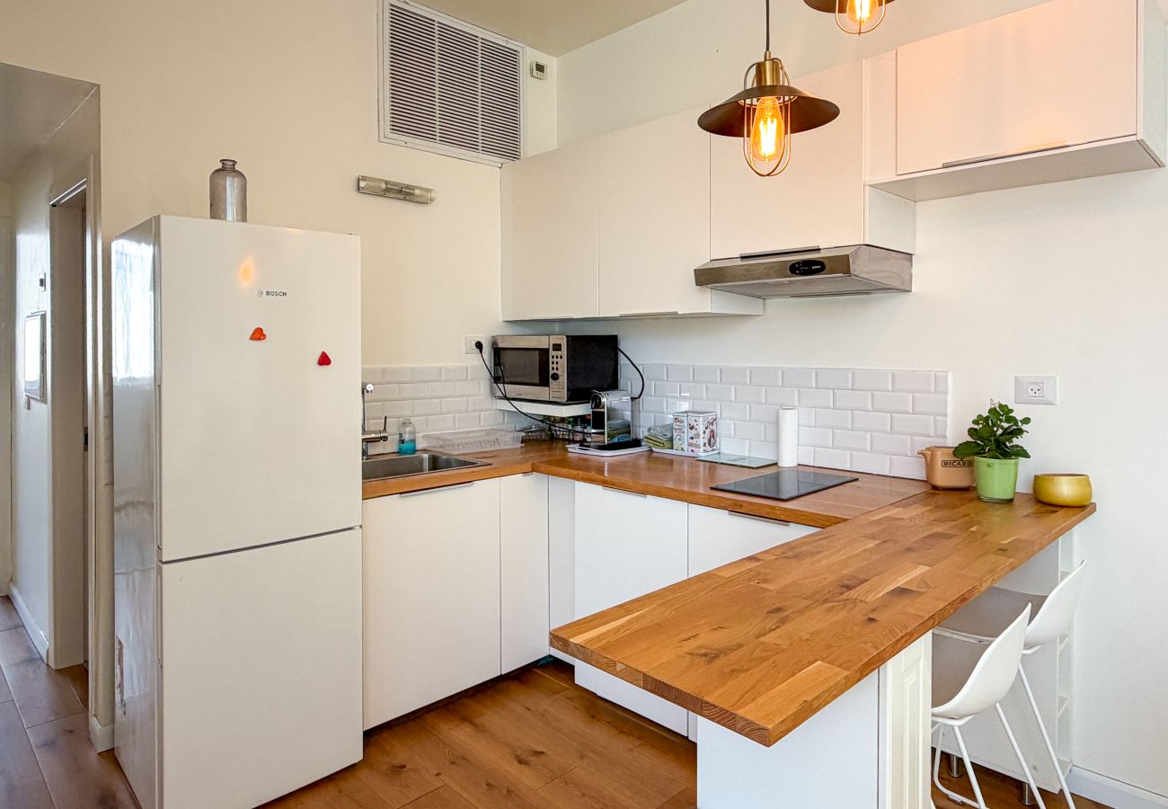 Apartment in Tel Aviv - Jaffa - Lovely 2BR with Balcony at Gordon Beach by FeelHome