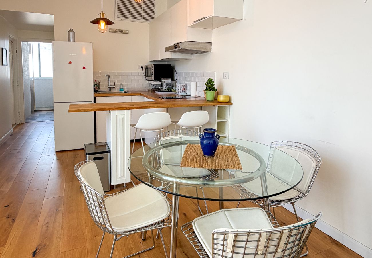 Apartment in Tel Aviv - Jaffa - Lovely 2BR with Balcony at Gordon Beach by FeelHome