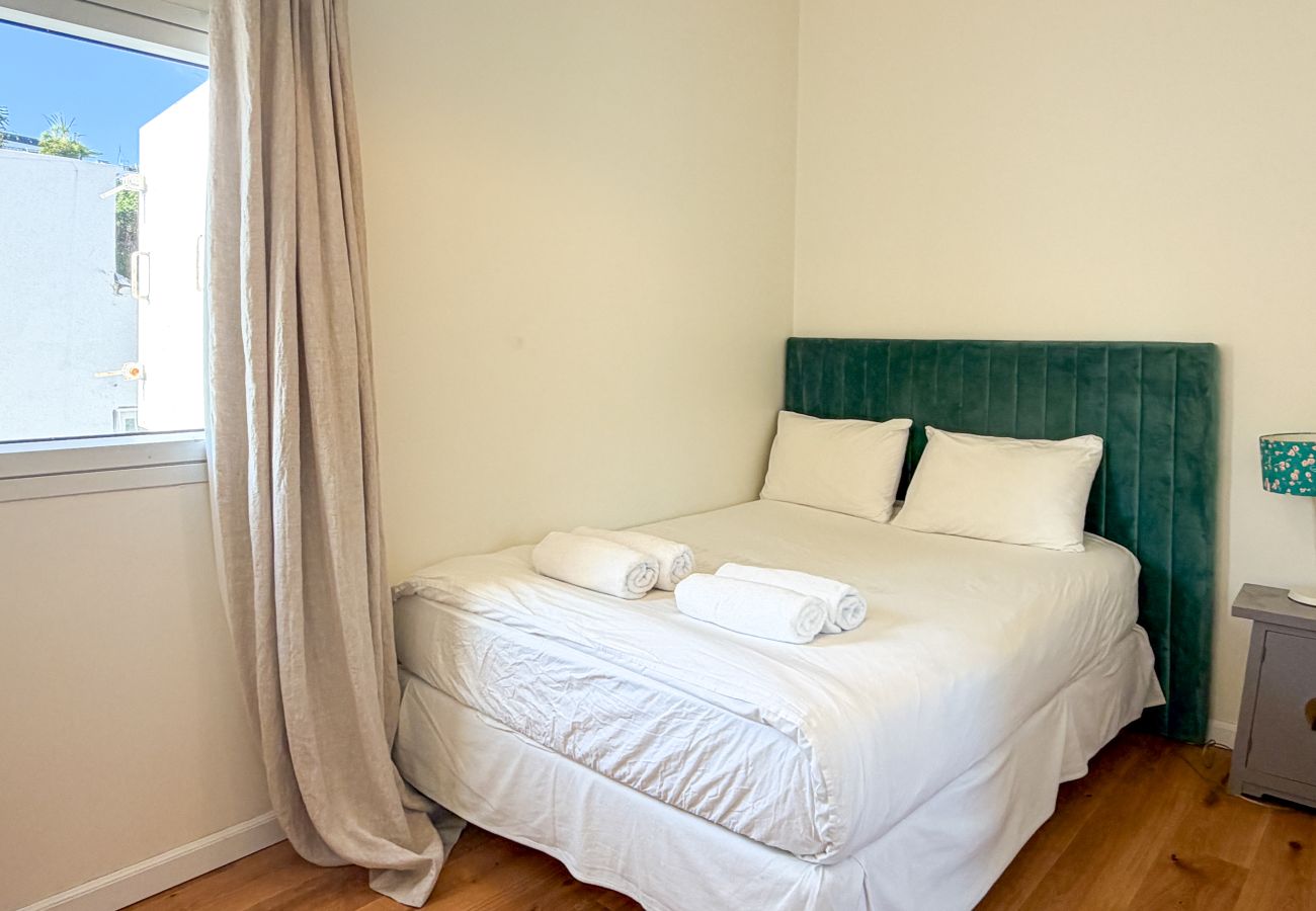 Apartment in Tel Aviv - Jaffa - Lovely 2BR with Balcony at Gordon Beach by FeelHome