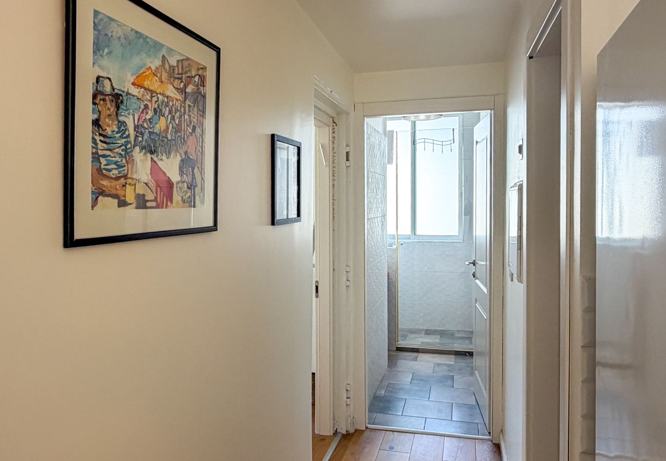 Apartment in Tel Aviv - Jaffa - Lovely 2BR with Balcony at Gordon Beach by FeelHome