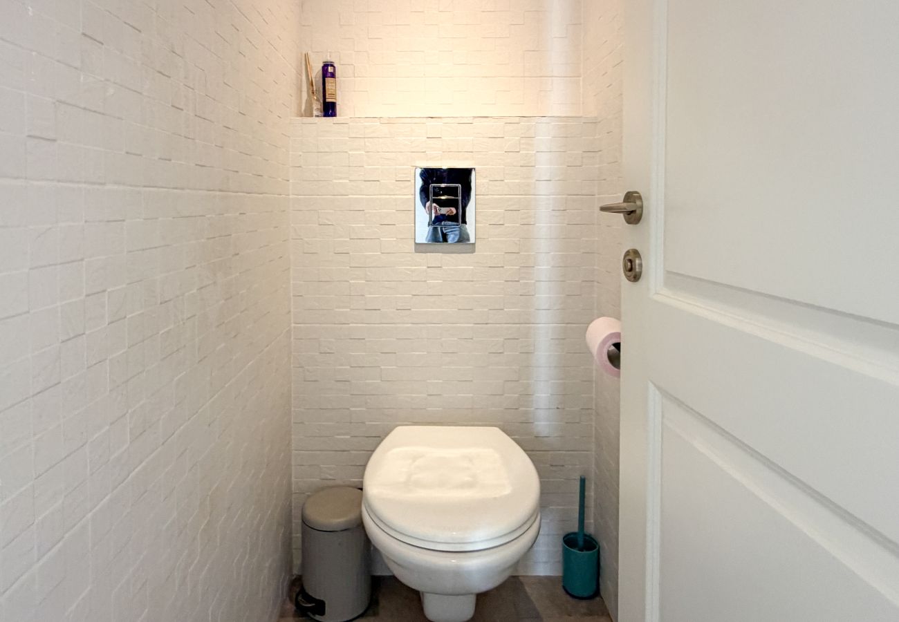 Apartment in Tel Aviv - Jaffa - Lovely 2BR with Balcony at Gordon Beach by FeelHome