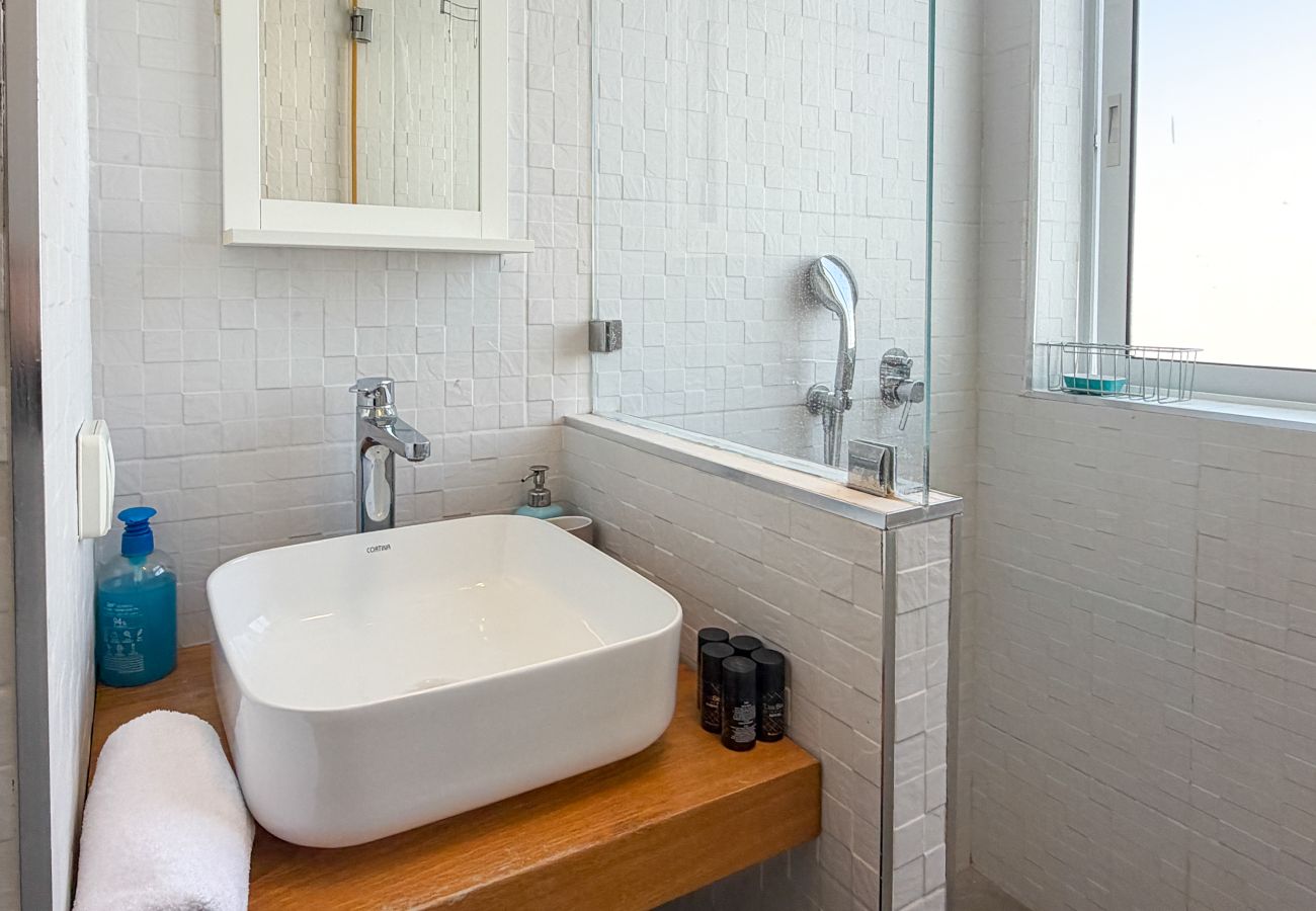 Apartment in Tel Aviv - Jaffa - Lovely 2BR with Balcony at Gordon Beach by FeelHome