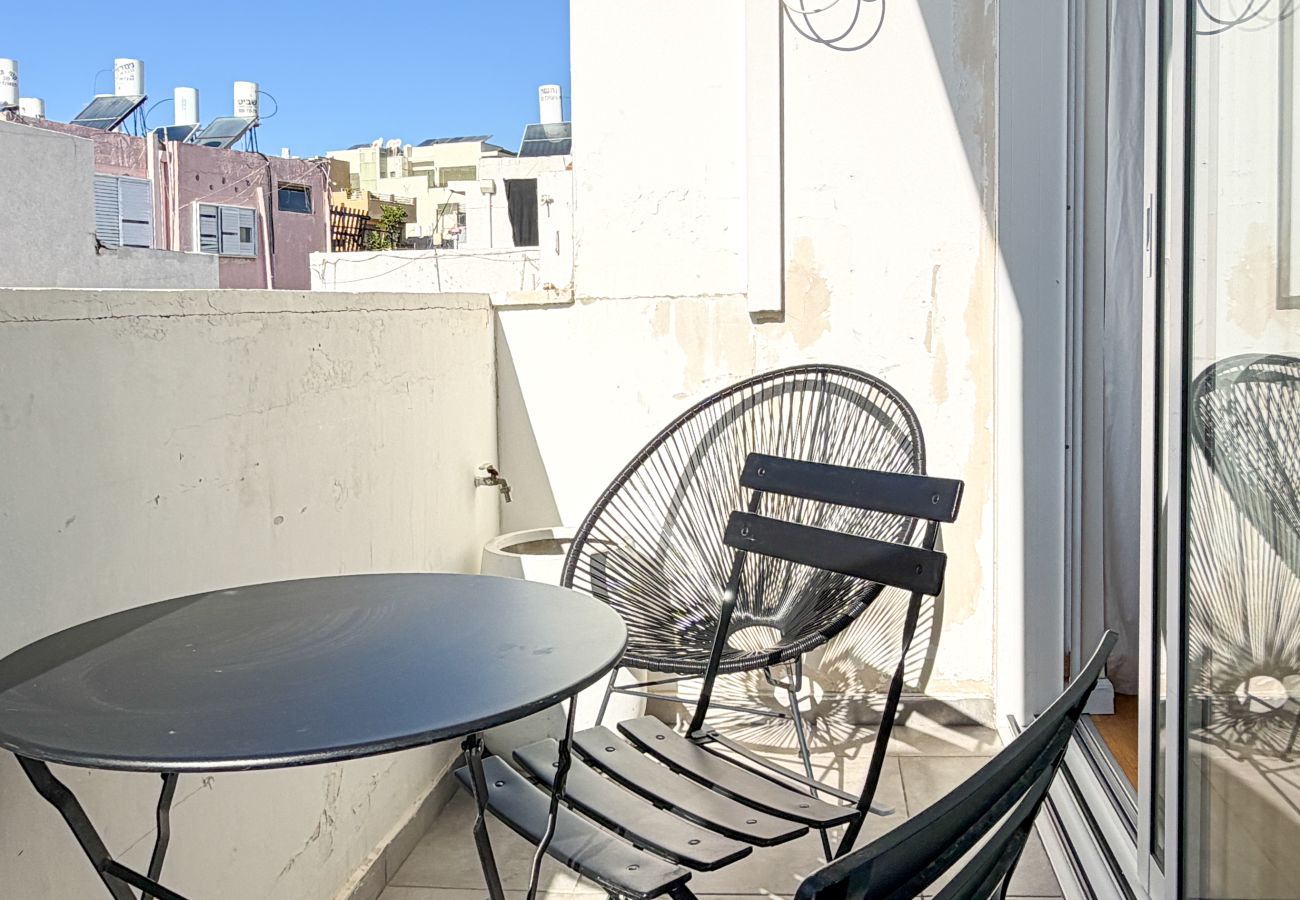 Apartment in Tel Aviv - Jaffa - Lovely 2BR with Balcony at Gordon Beach by FeelHome