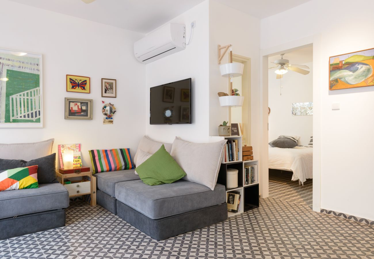 Apartment in Tel Aviv - Jaffa - Vintage & Chic with Patio by FeelHome