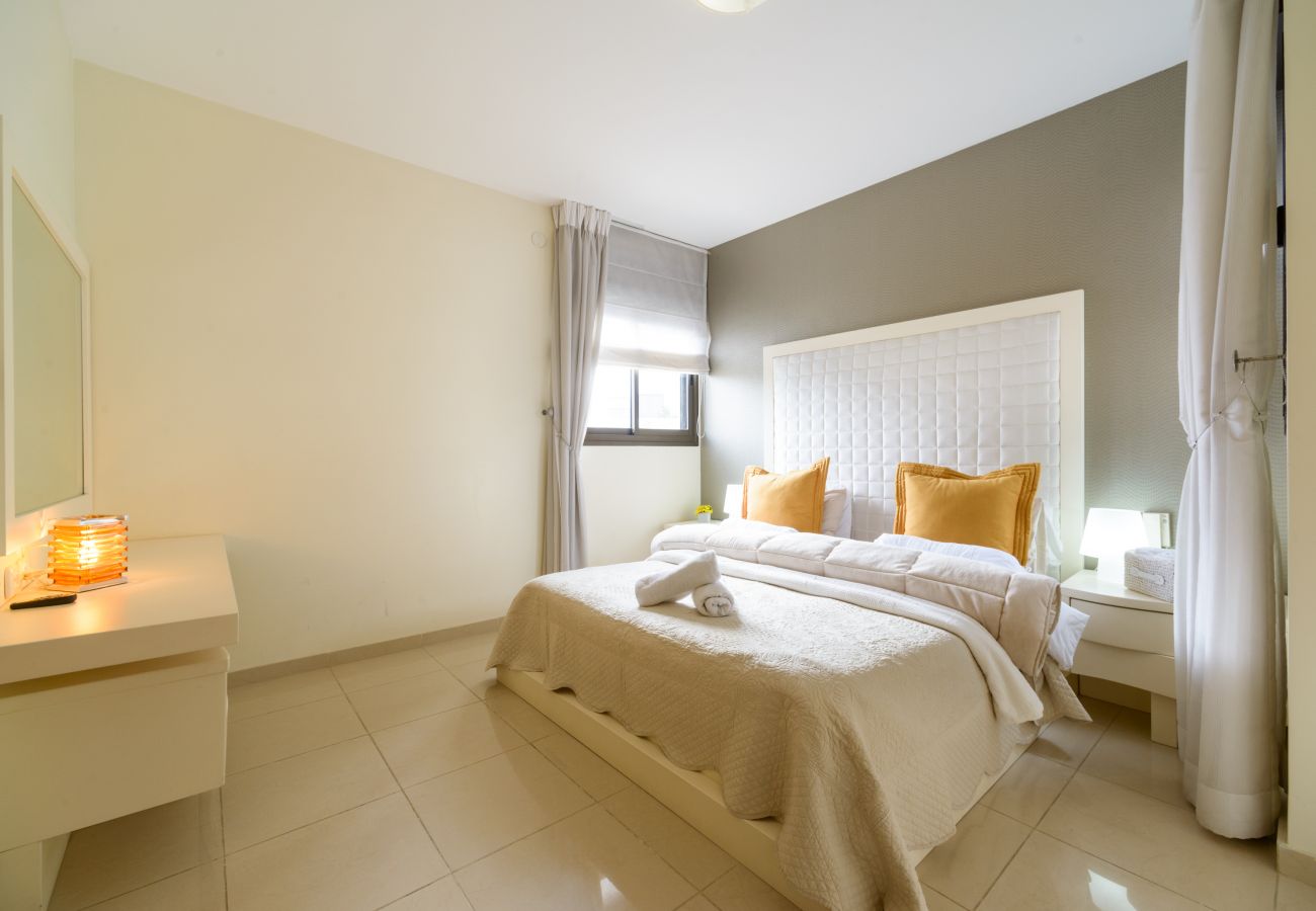 Apartment in Tel Aviv - Jaffa - Upscale Family Home with Balcony, Parking next to Beach by FeelHome
