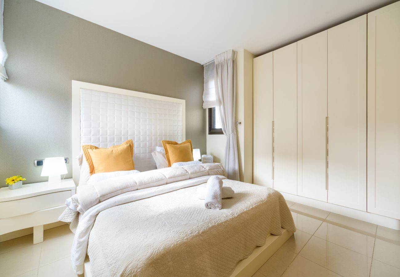 Apartment in Tel Aviv - Jaffa - Upscale Family Home with Balcony, Parking next to Beach by FeelHome