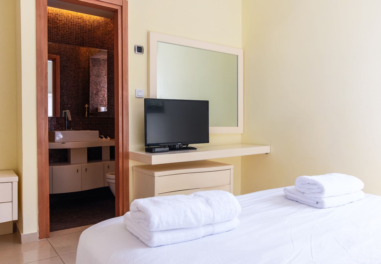 Apartment in Tel Aviv - Jaffa - Upscale Family Home with Balcony, Parking next to Beach by FeelHome
