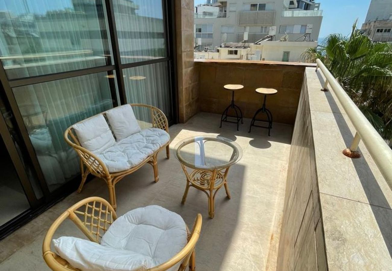 Apartment in Tel Aviv - Jaffa - 3BR Sea View from balcony, 1 min to Beach + PARKING!