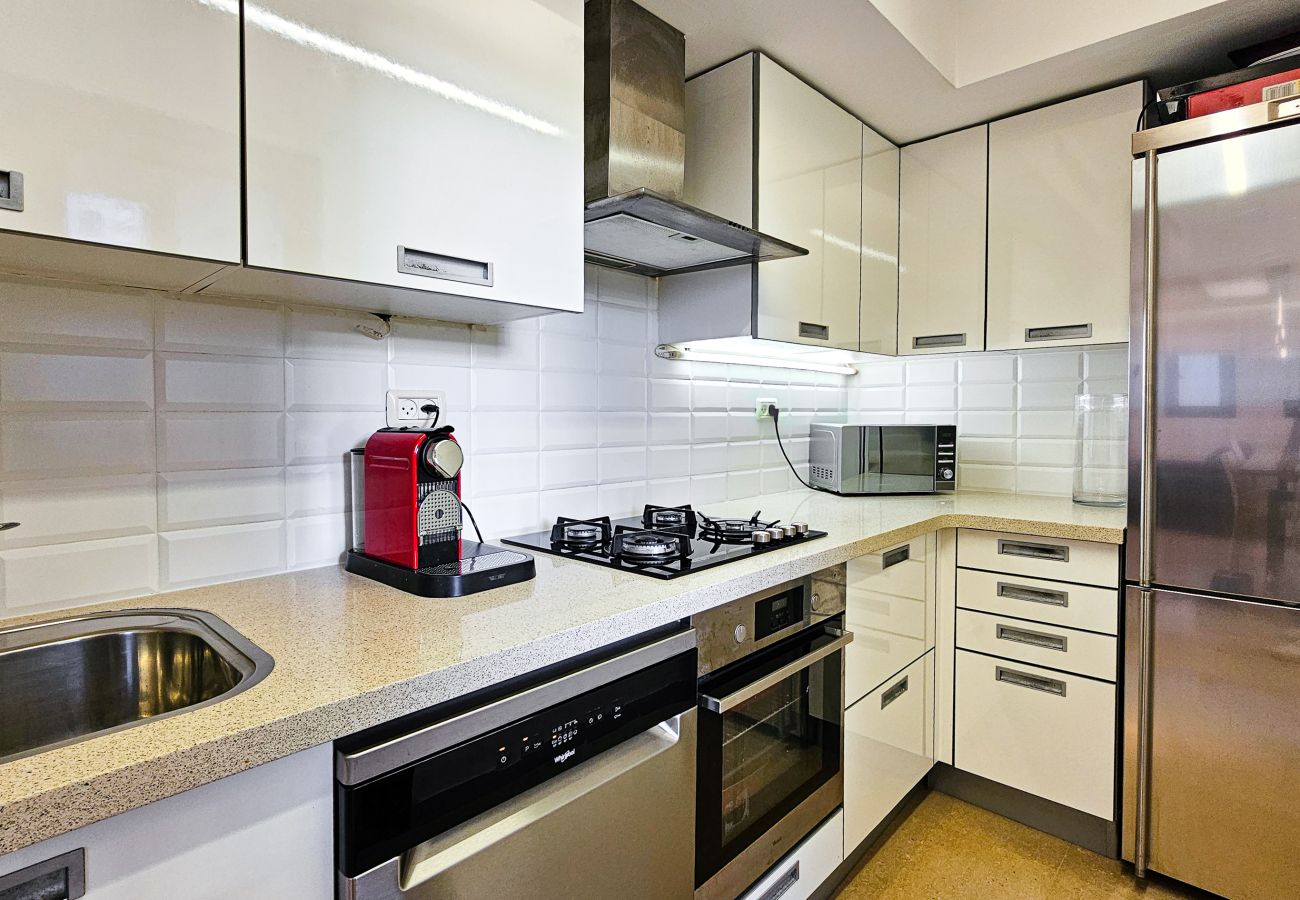 Apartment in Tel Aviv - Jaffa - Upscale Family Home with Balcony, Parking next to Beach by FeelHome