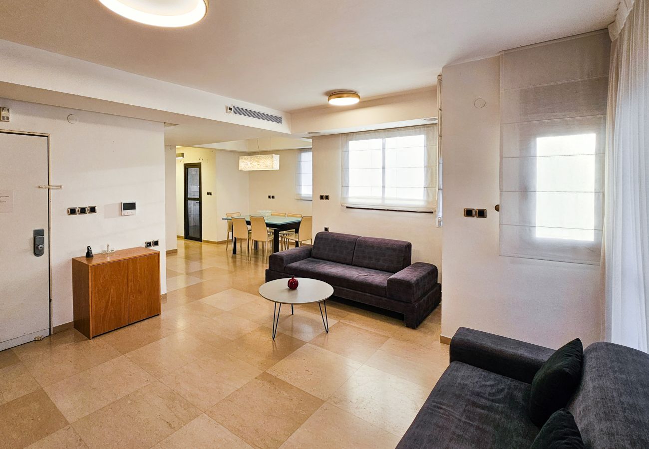Apartment in Tel Aviv - Jaffa - Upscale Family Home with Balcony, Parking next to Beach by FeelHome