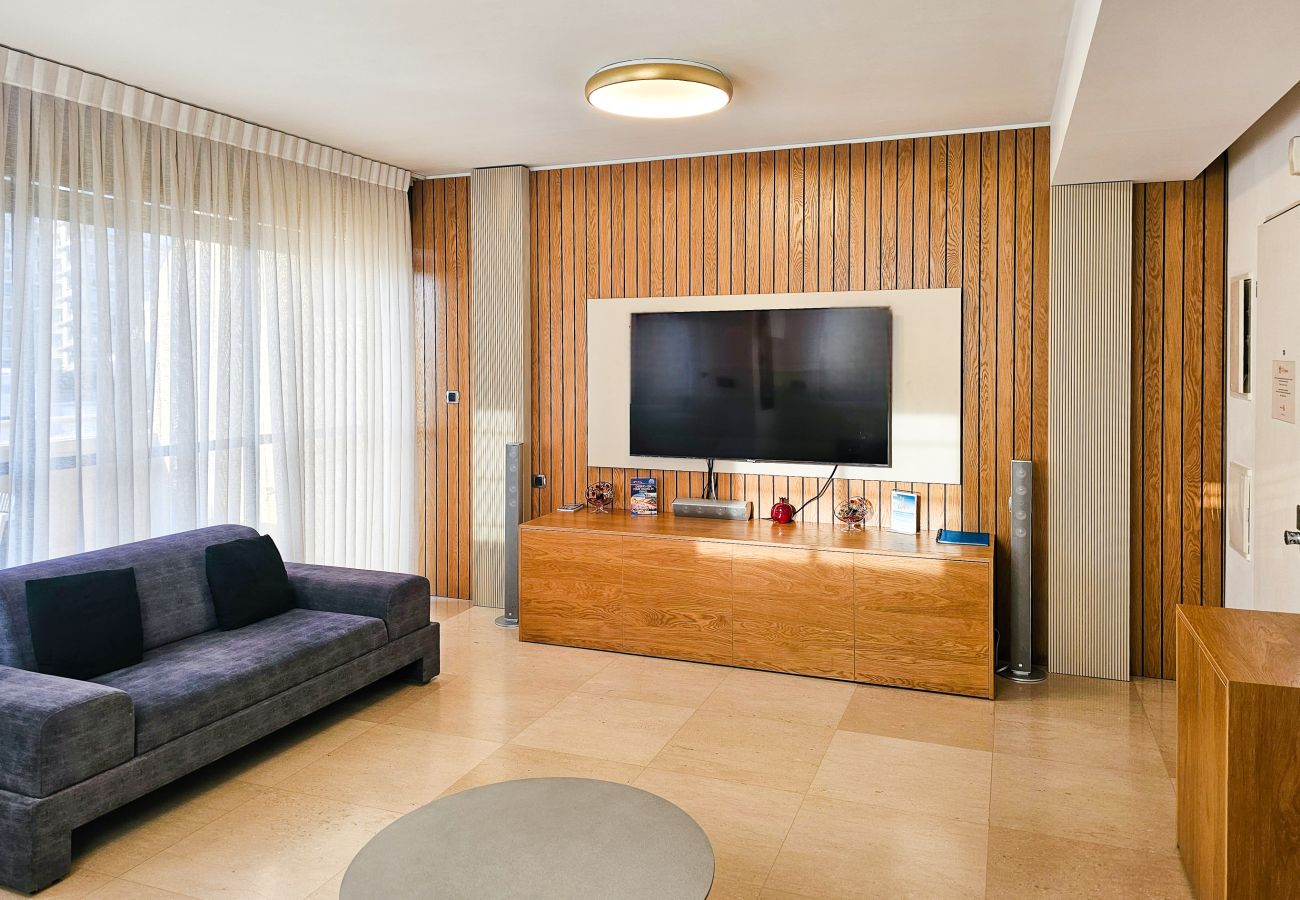 Apartment in Tel Aviv - Jaffa - Upscale Family Home with Balcony, Parking next to Beach by FeelHome
