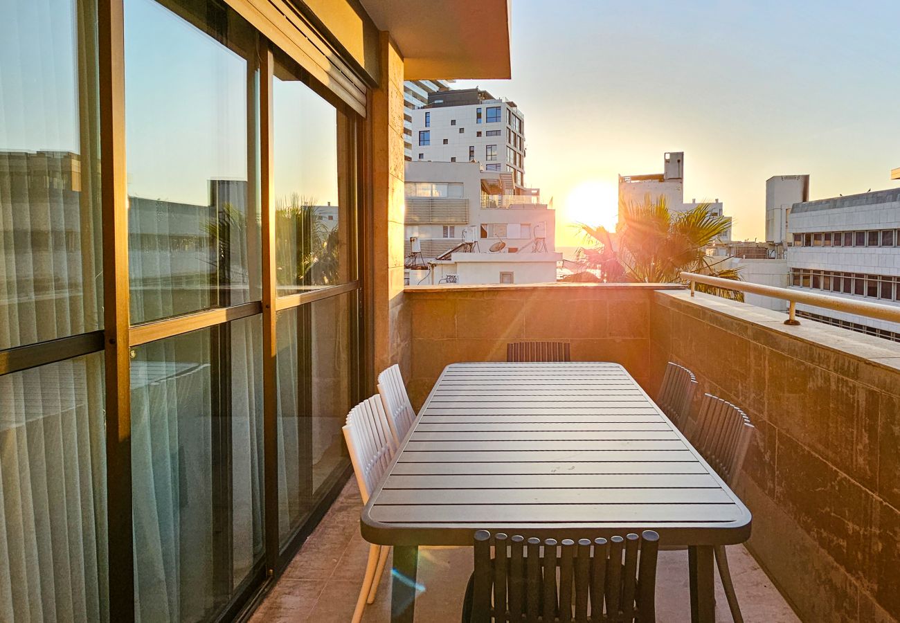 Apartment in Tel Aviv - Jaffa - Upscale Family Home with Balcony, Parking next to Beach by FeelHome