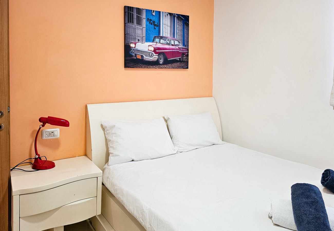 Apartment in Tel Aviv - Jaffa - Upscale Family Home with Balcony, Parking next to Beach by FeelHome