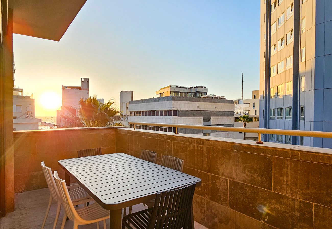 Apartment in Tel Aviv - Jaffa - Upscale Family Home with Balcony, Parking next to Beach by FeelHome