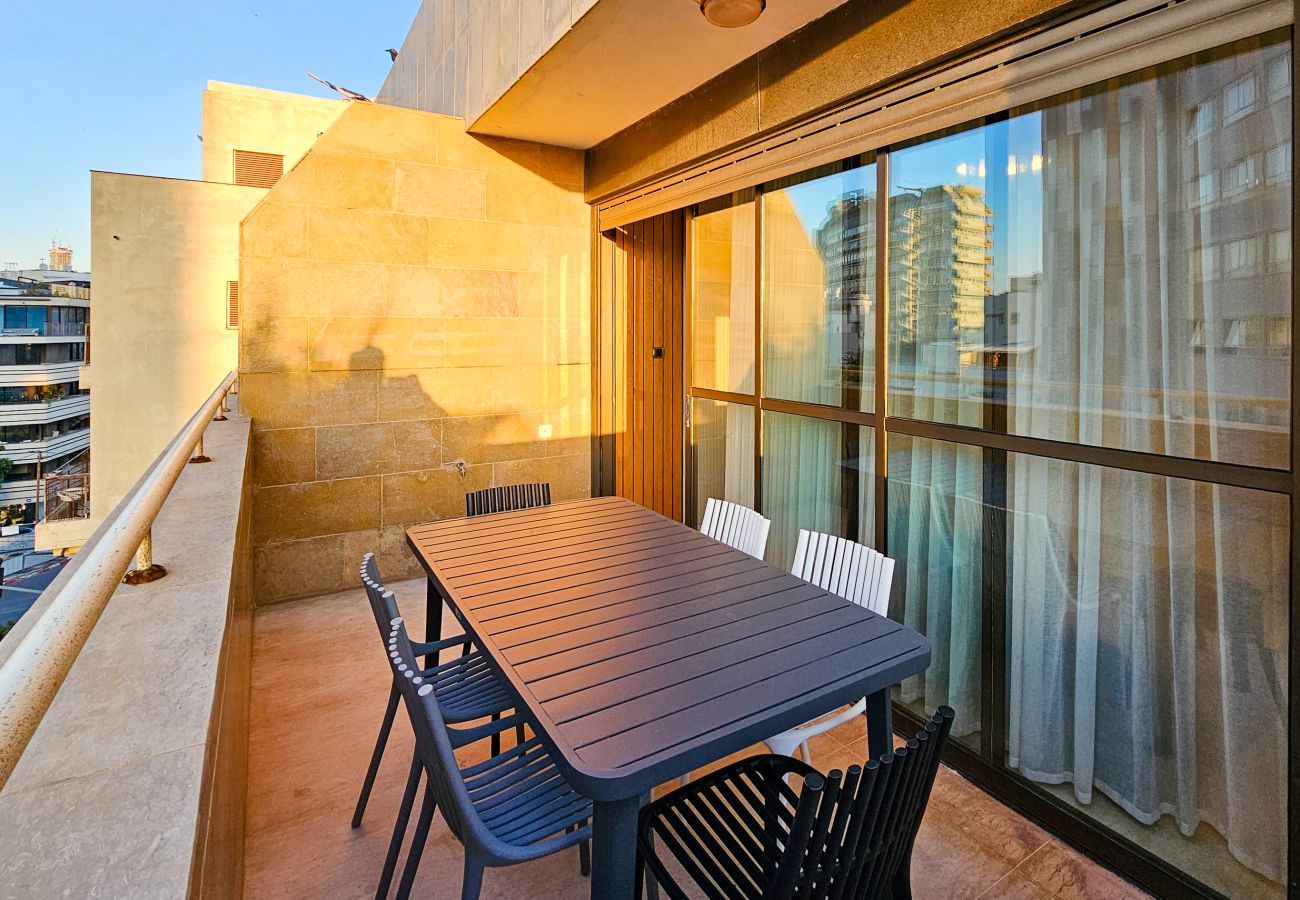 Apartment in Tel Aviv - Jaffa - Upscale Family Home with Balcony, Parking next to Beach by FeelHome