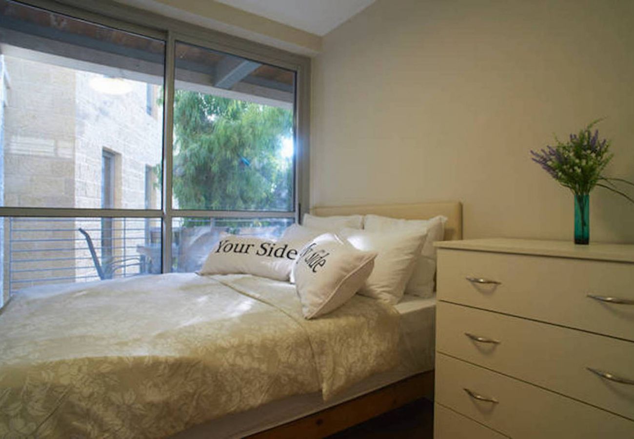 Apartment in Jerusalem - City Center HaNevi'im Street Modern & Quiet Apartment & Spacious Terrace