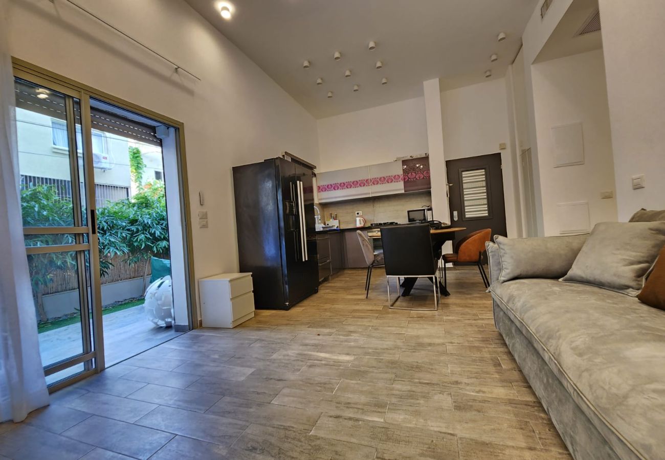 Apartment in Tel Aviv - Jaffa - Family Apt & Private Garden near Beach by FeelHome