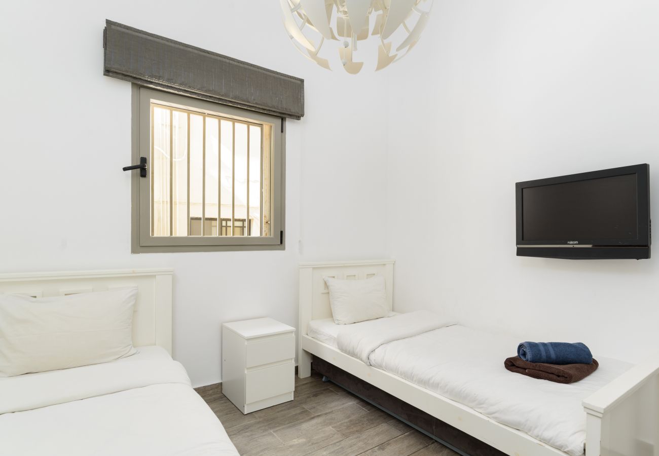 Apartment in Tel Aviv - Jaffa - Family Apt & Private Garden near Beach by FeelHome