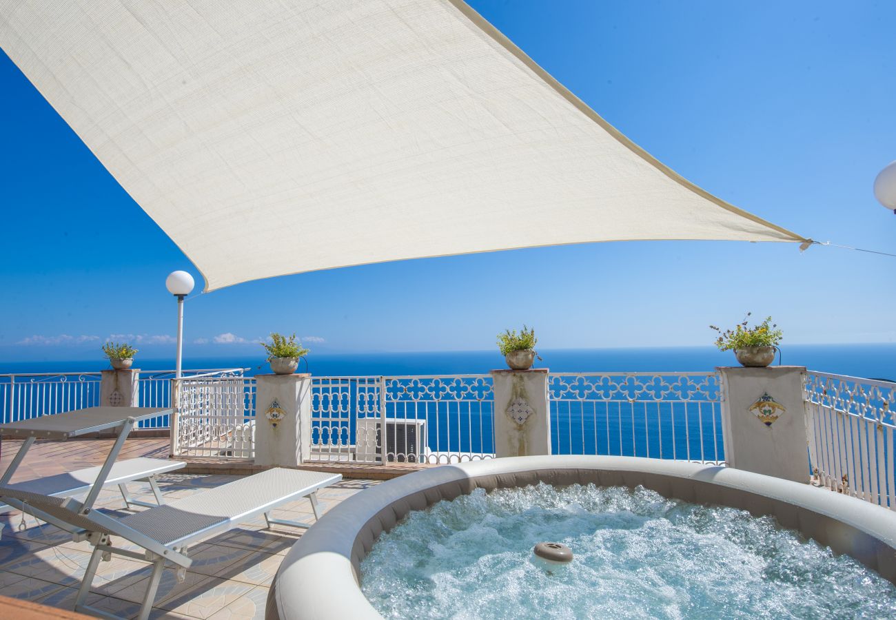 Apartment in Praiano - Casa Piccola Tuoro - Large panoramic terrace with Jacuzzi