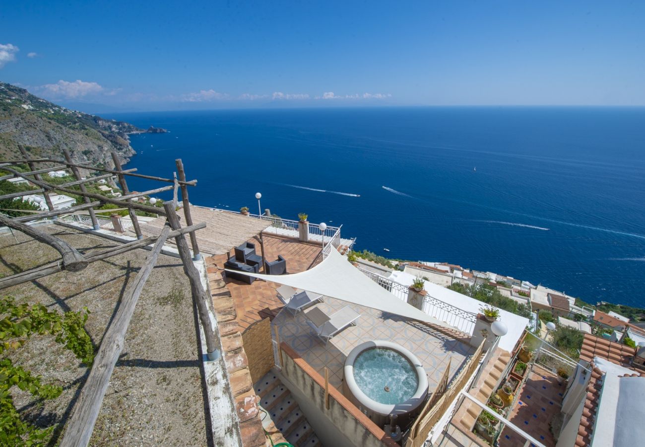 Apartment in Praiano - Casa Piccola Tuoro - Large panoramic terrace with Jacuzzi