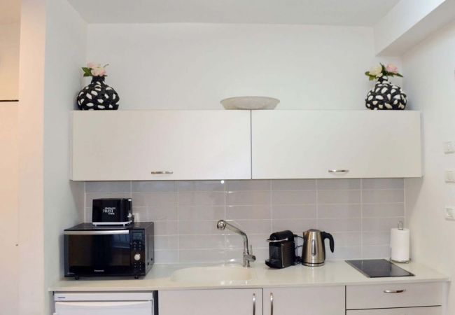 Apartment in Tel Aviv - Jaffa - Classic 1BR in City Center near Beach by FeelHome