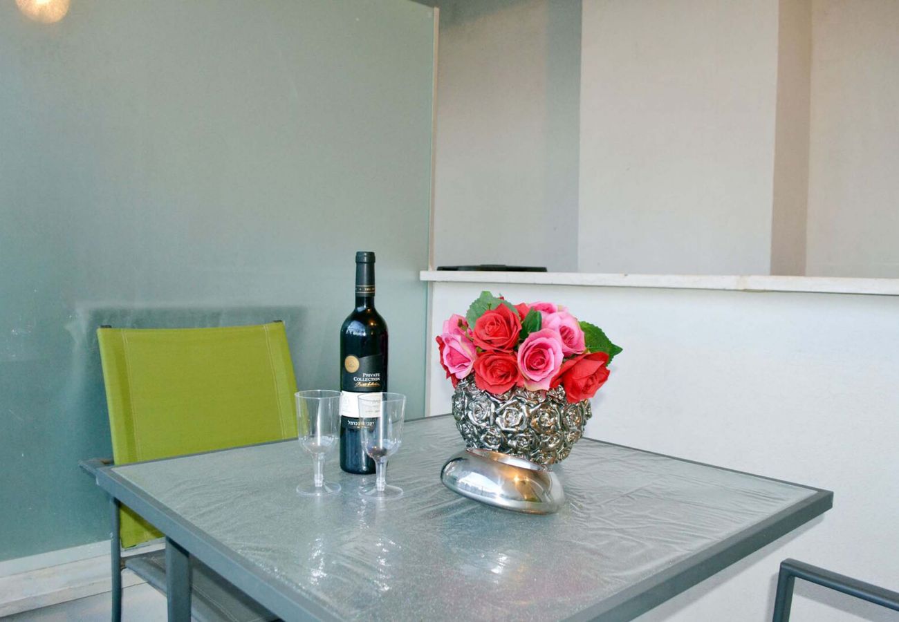 Apartment in Tel Aviv - Jaffa - Classic 1BR in City Center near Beach by FeelHome