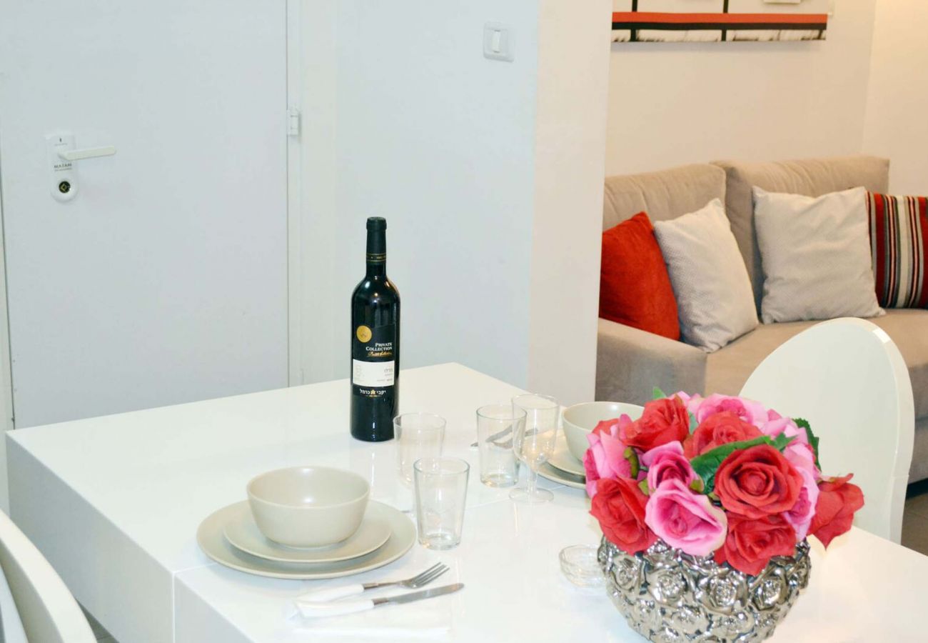 Apartment in Tel Aviv - Jaffa - Classic 1BR in City Center near Beach by FeelHome