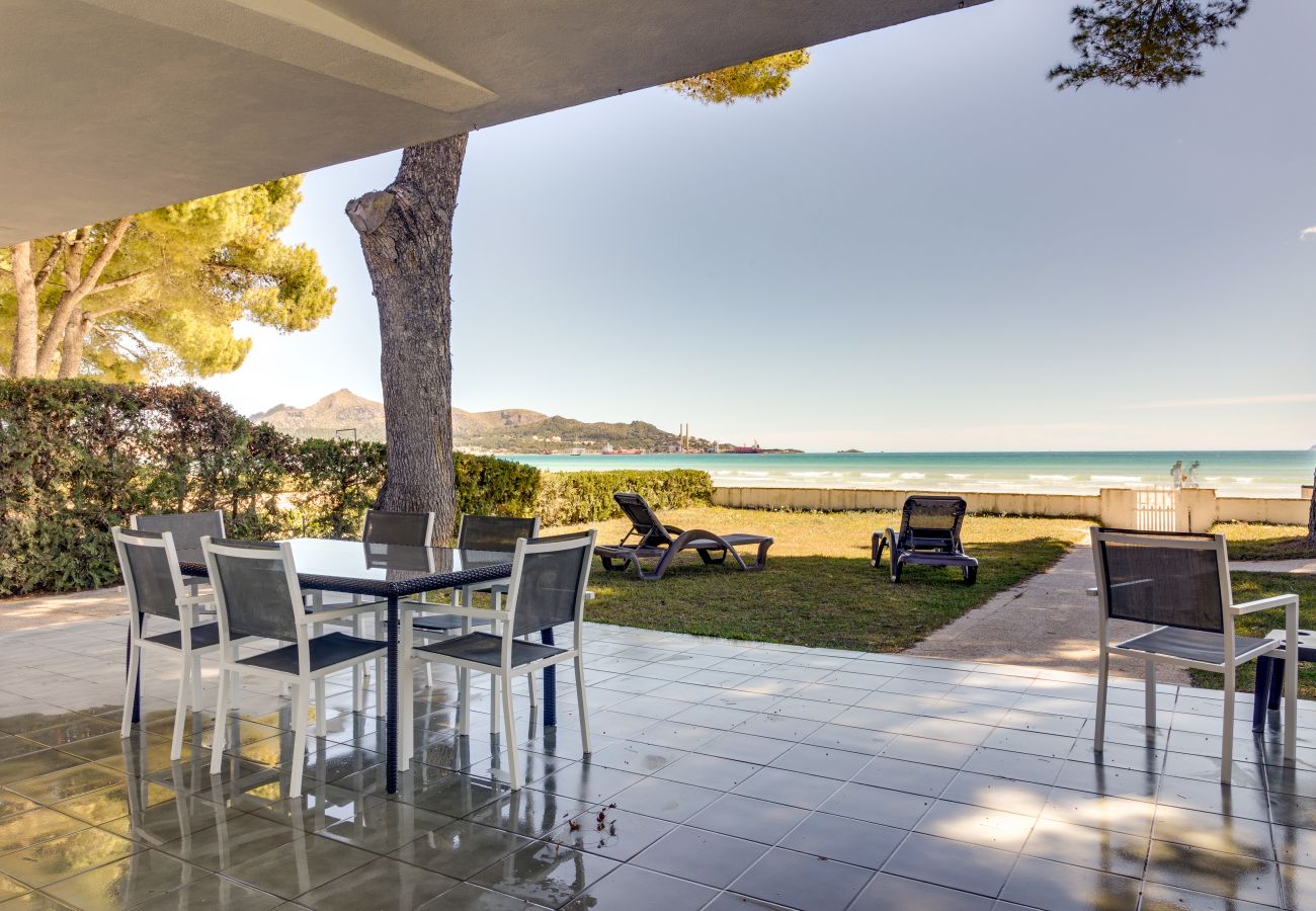 Terrace beach villa holiday rentals Alcudia Mallorca