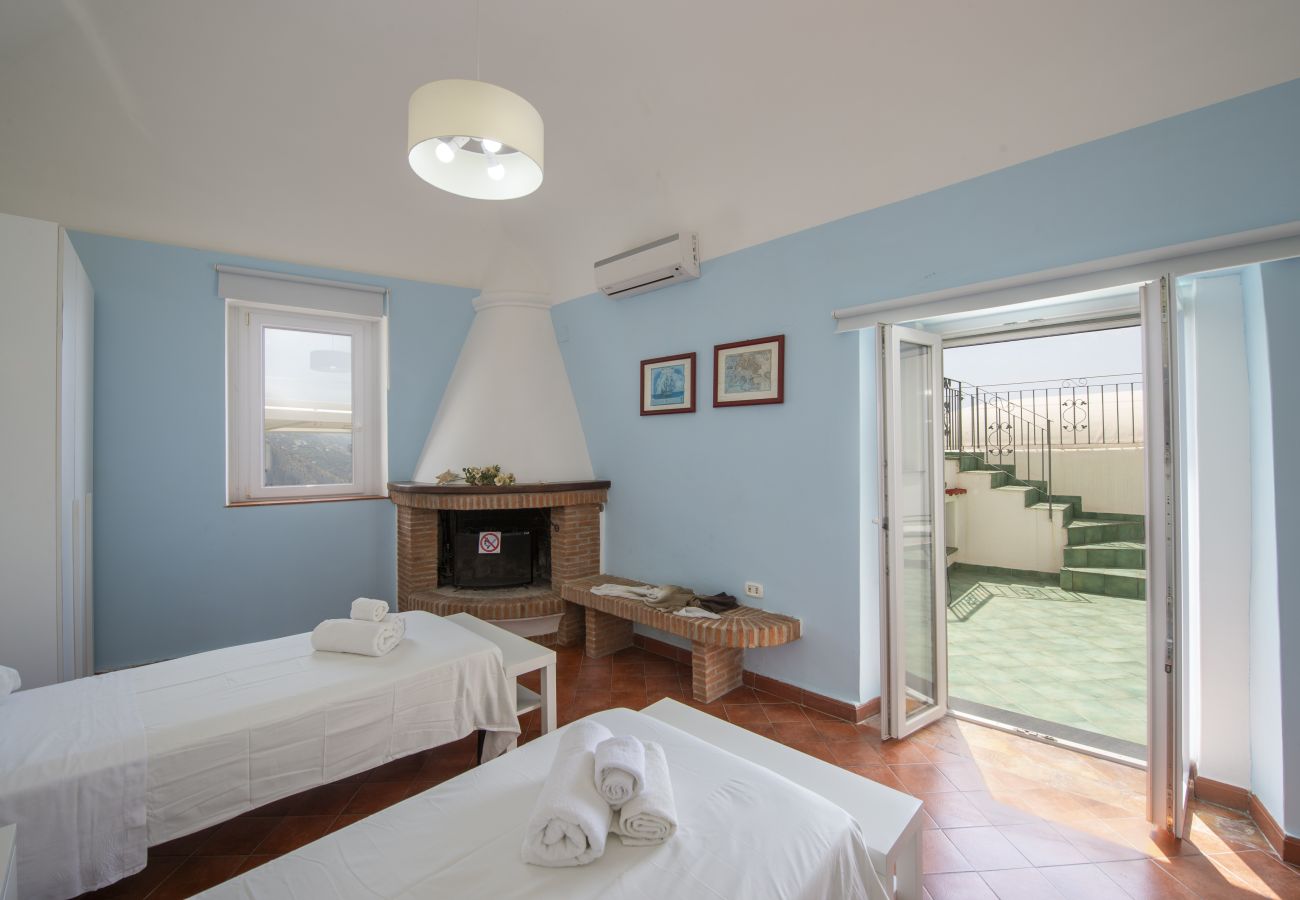 House in Praiano - Casa Punta Paradiso - Romantic Seaside Retreat