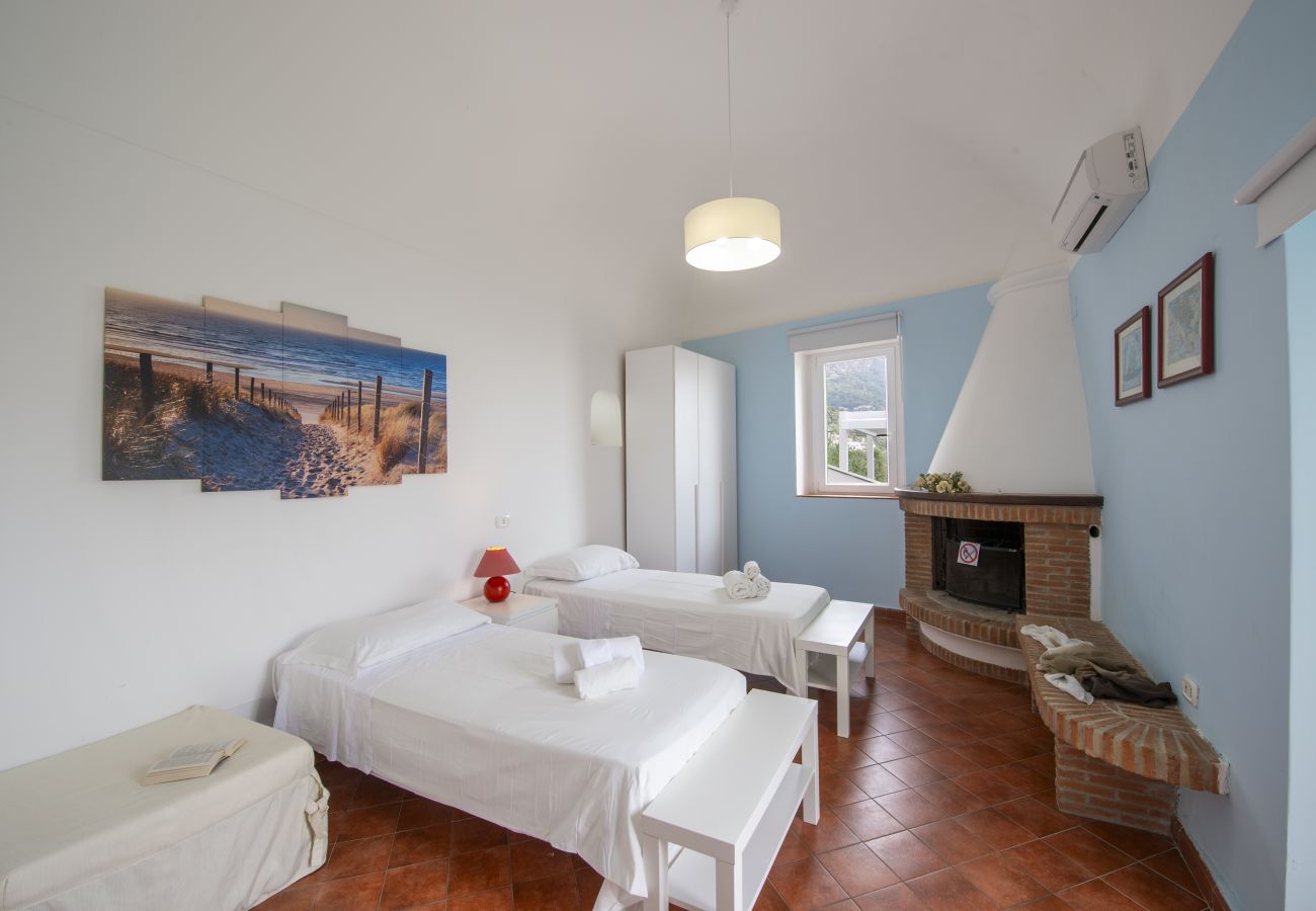 House in Praiano - Casa Punta Paradiso - Romantic Seaside Retreat