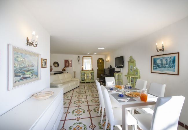 Villa in Praiano - Villa Albatros - Stunning 2 floors Villa for large groups! Villa in Praiano - Villa Albatros - Stunning 2 floors Villa for large groups!