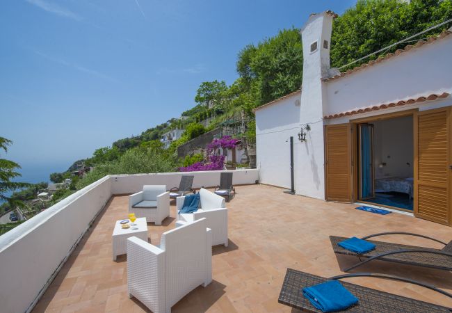 Villa in Praiano - Villa Albatros - Stunning 2 floors Villa for large groups! Villa in Praiano - Villa Albatros - Stunning 2 floors Villa for large groups!