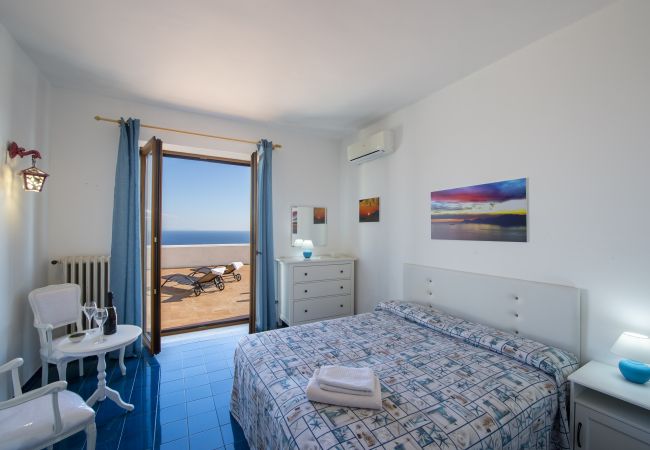 Villa in Praiano - Villa Albatros - Stunning 2 floors Villa for large groups! Villa in Praiano - Villa Albatros - Stunning 2 floors Villa for large groups!