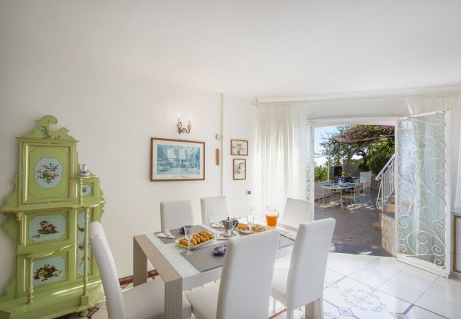 Villa in Praiano - Villa Albatros - Stunning 2 floors Villa for large groups! Villa in Praiano - Villa Albatros - Stunning 2 floors Villa for large groups!