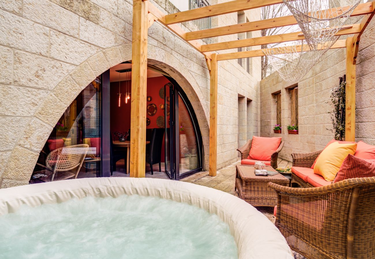 Apartment in Jerusalem - Jacuzzi & Secret Garden in David's Village by FeelHome