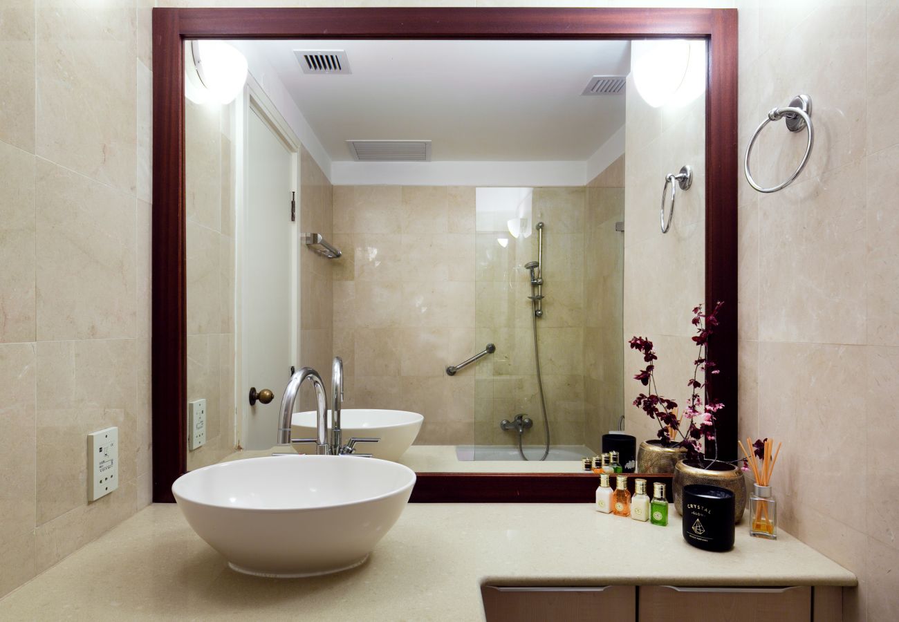 Apartment in Jerusalem - Jacuzzi & Secret Garden in David's Village by FeelHome