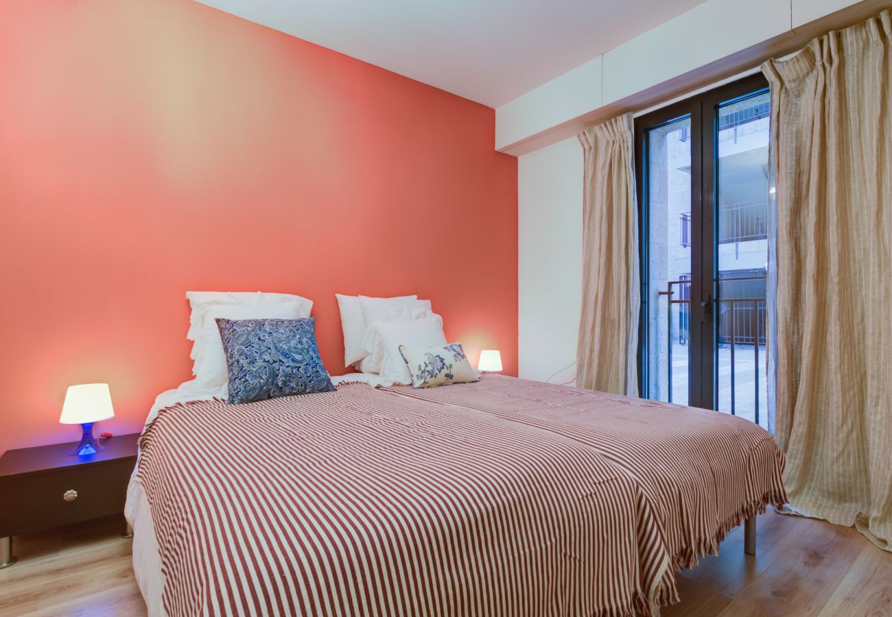Apartment in Jerusalem - Jacuzzi & Secret Garden in David's Village by FeelHome