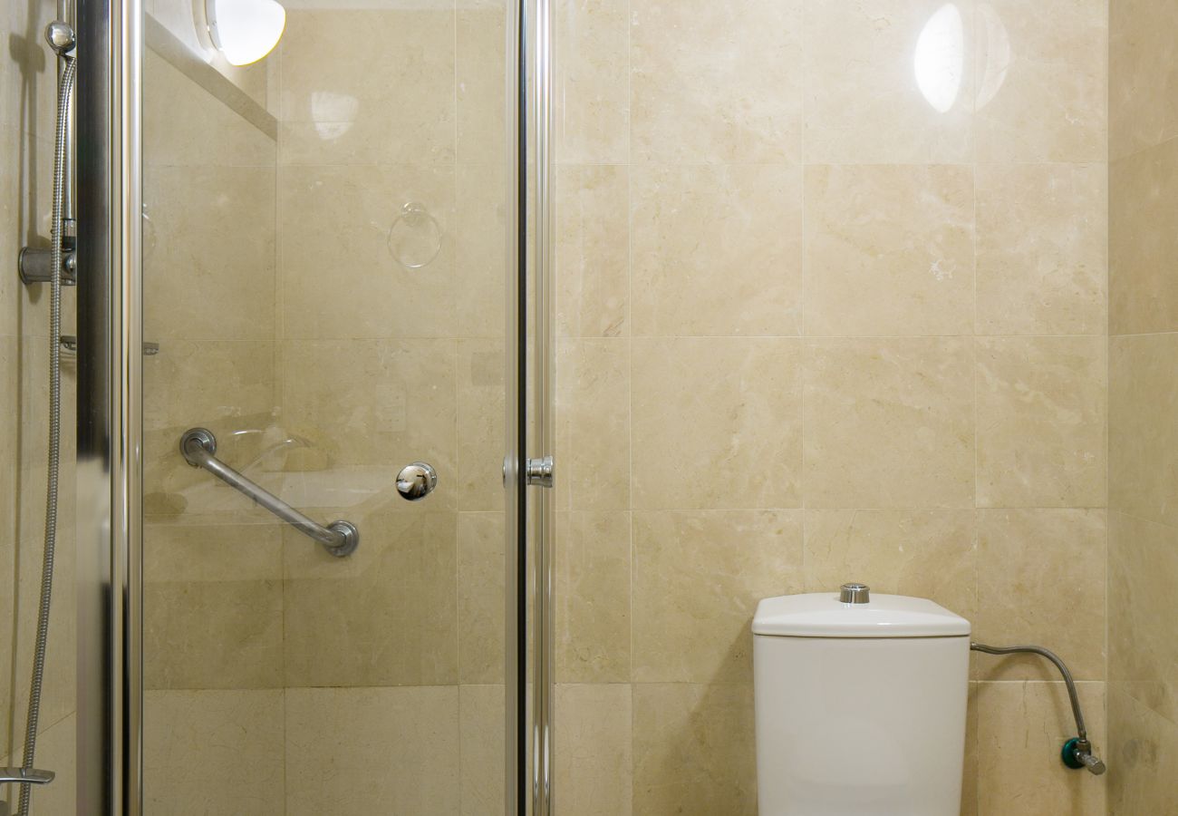 Apartment in Jerusalem - Jacuzzi & Secret Garden in David's Village by FeelHome