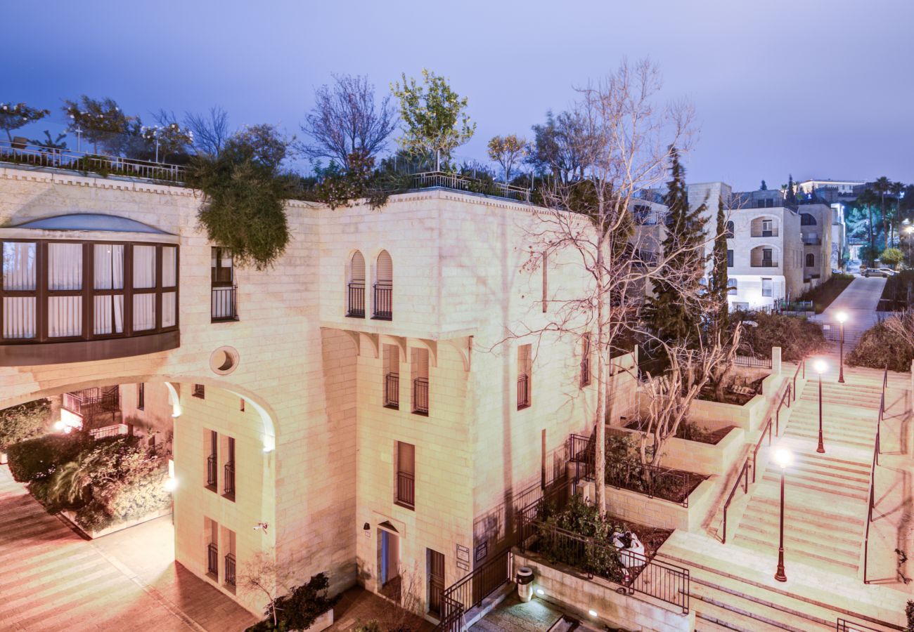 Apartment in Jerusalem - Jacuzzi & Secret Garden in David's Village by FeelHome