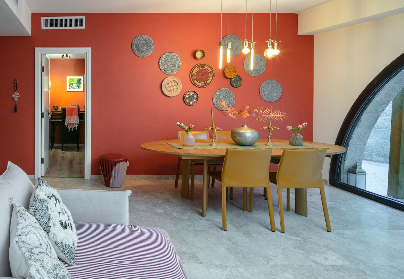 Apartment in Jerusalem - Jacuzzi & Secret Garden in David's Village by FeelHome