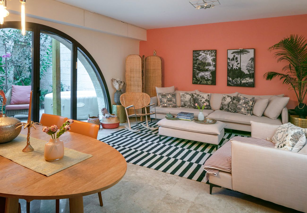 Apartment in Jerusalem - Jacuzzi & Secret Garden in David's Village by FeelHome