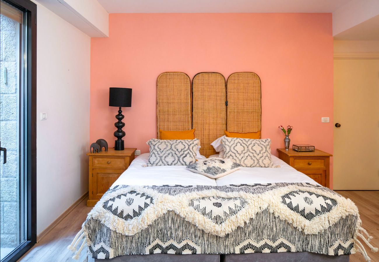 Apartment in Jerusalem - Jacuzzi & Secret Garden in David's Village by FeelHome