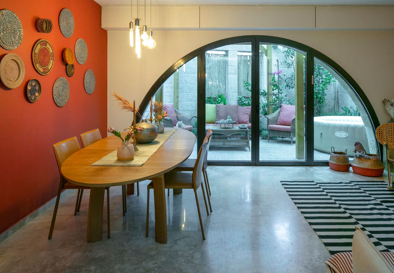 Apartment in Jerusalem - Jacuzzi & Secret Garden in David's Village by FeelHome